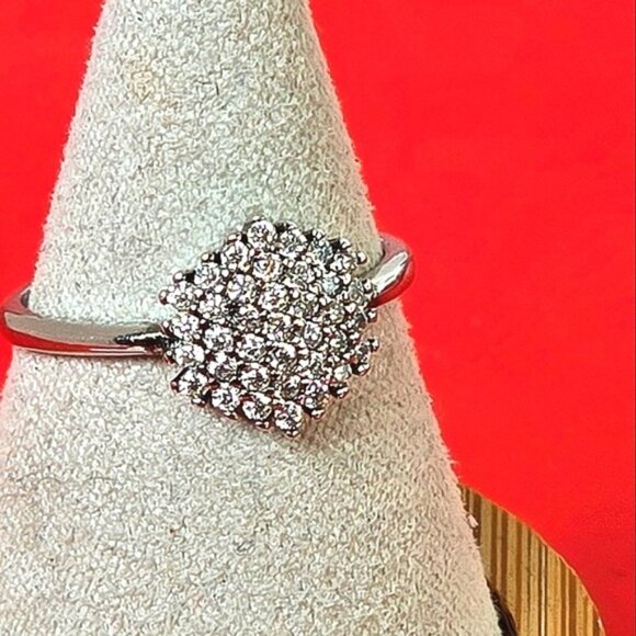 925 Sterling Silver Ring Sz 7 with Moissanite Gemstones - Picture 9 of 12